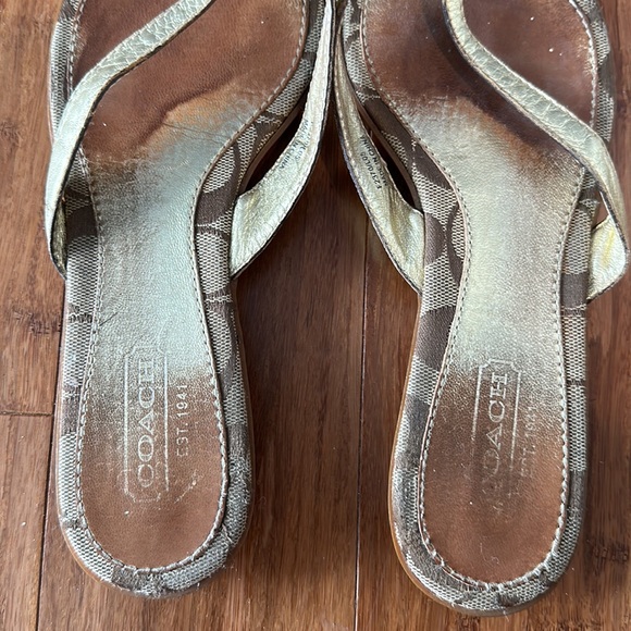 Coach Gold Logo Kristin Sandals size 6 - Picture 2 of 4